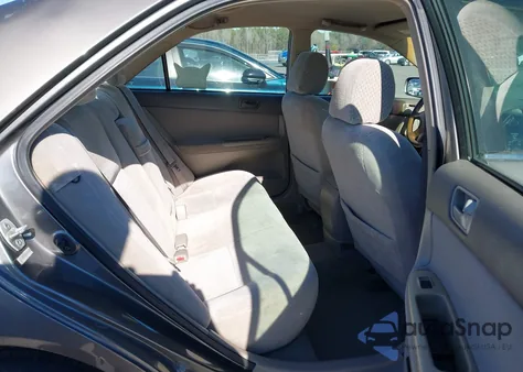 2003 Toyota Camry Le z USA, uszkodzony, nr VIN 4T1BE32K63U701774